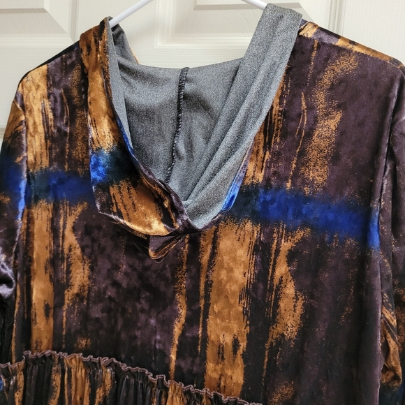 Velvet Maxi Dress in Gold and Blue - Picture 3 of 5